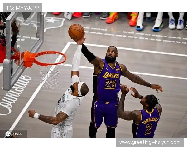 詹姆斯率湖人逆转取胜西部格局再生变数聚焦季后赛席位争夺风云